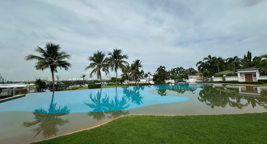Villa en alquiler de 3 habitaciones en Bang Lamung, Chonburi