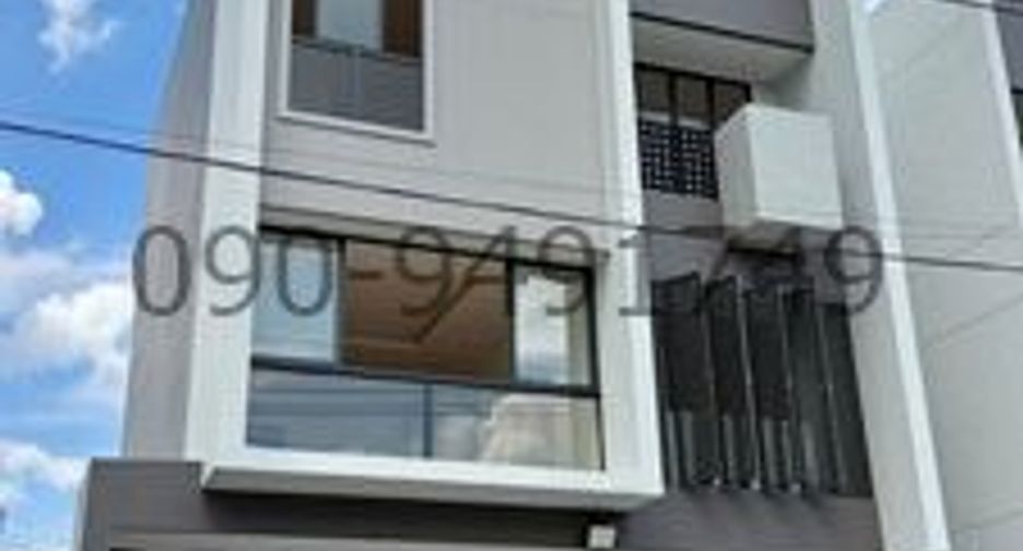 For sale 3 bedrooms house in Phra Khanong, Bangkok