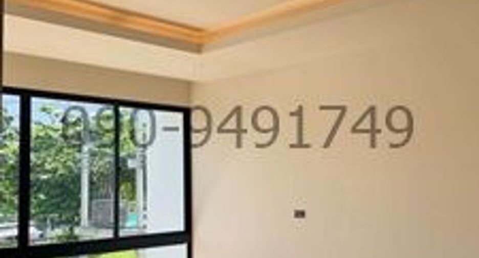 For rent 3 bedrooms townhouse in Phra Khanong, Bangkok