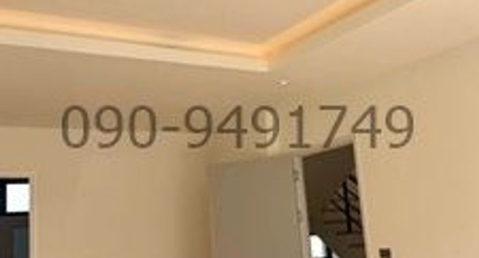 For rent 3 bedrooms townhouse in Phra Khanong, Bangkok