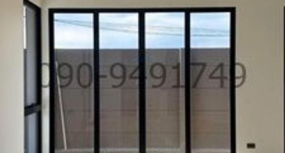 For rent 3 bedrooms townhouse in Phra Khanong, Bangkok