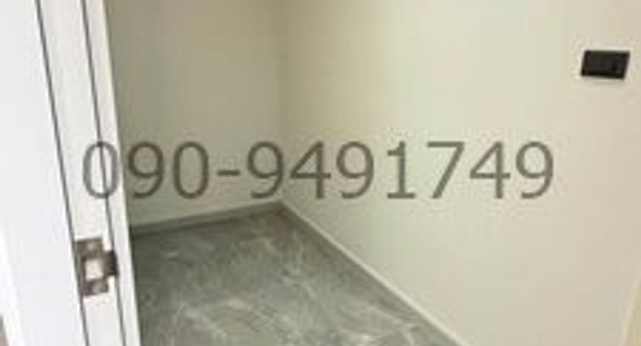 For rent 3 bedrooms townhouse in Phra Khanong, Bangkok