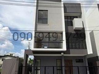 For rent 3 bedrooms townhouse in Phra Khanong, Bangkok
