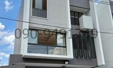 For rent 3 bedrooms townhouse in Phra Khanong, Bangkok