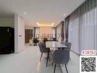 For rent 3 bedrooms townhouse in Phra Khanong, Bangkok