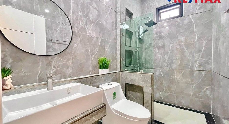 Haus zum Kauf mit 3 Zimmer in Bang Lamung, Chonburi