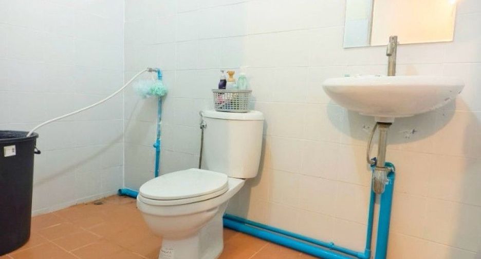 For sale 2 bedrooms townhouse in Krathum Baen, Samut Sakhon