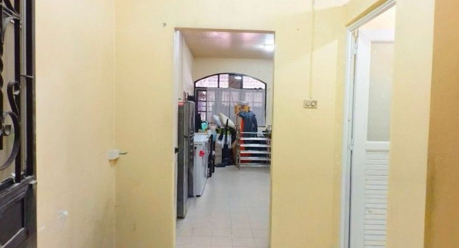 For sale 2 bedrooms townhouse in Krathum Baen, Samut Sakhon