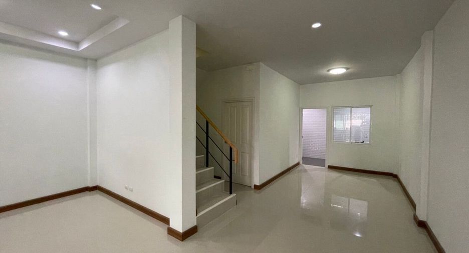 出售 4 卧室 联排别墅 在 Khlong Luang, Pathum Thani
