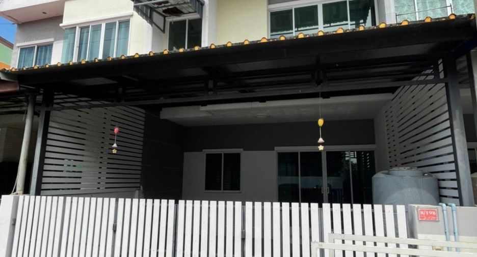 出售 4 卧室 联排别墅 在 Khlong Luang, Pathum Thani