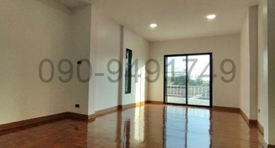 Casa en alquiler de 4 habitaciones en Bang Khae, Bangkok