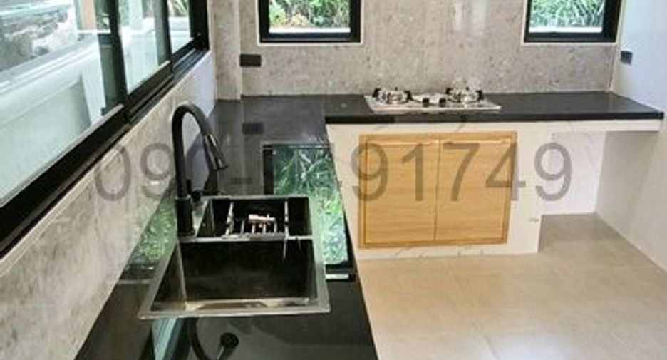 Casa en alquiler de 4 habitaciones en Bang Khae, Bangkok