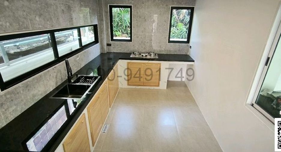 Casa en alquiler de 4 habitaciones en Bang Khae, Bangkok
