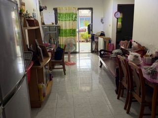 Casa adosada en venta de 2 habitaciones en Pluak Daeng, Rayong