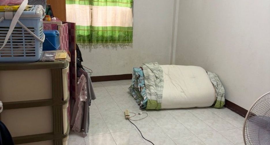 Casa adosada en venta de 2 habitaciones en Pluak Daeng, Rayong