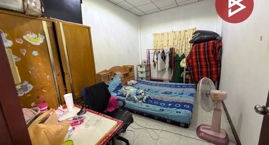 Casa adosada en venta de 2 habitaciones en Pluak Daeng, Rayong