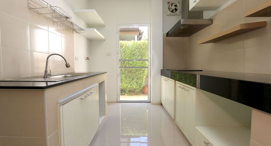 For sale 4 bedrooms house in Doi Saket, Chiang Mai