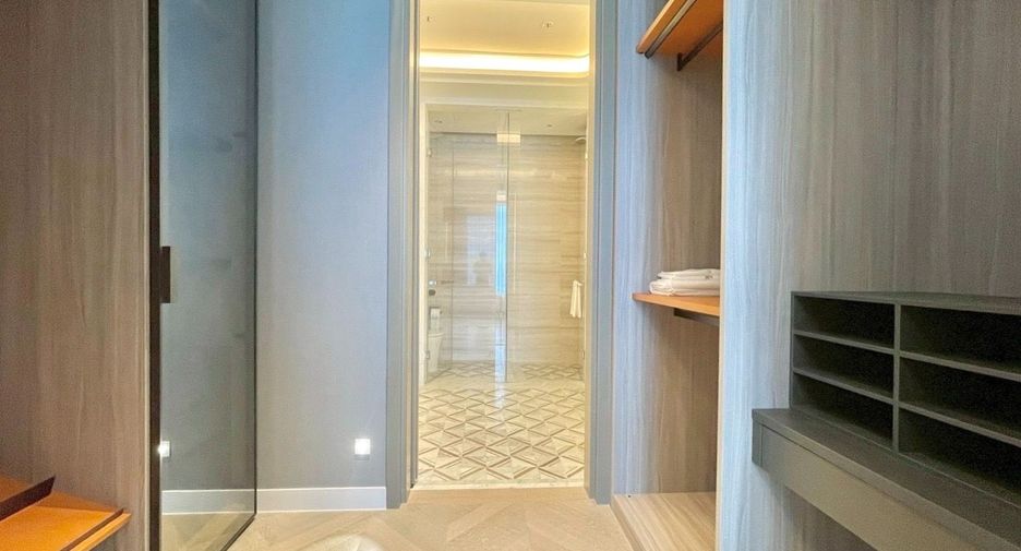 For rent 2 bedrooms condo in Sathon, Bangkok