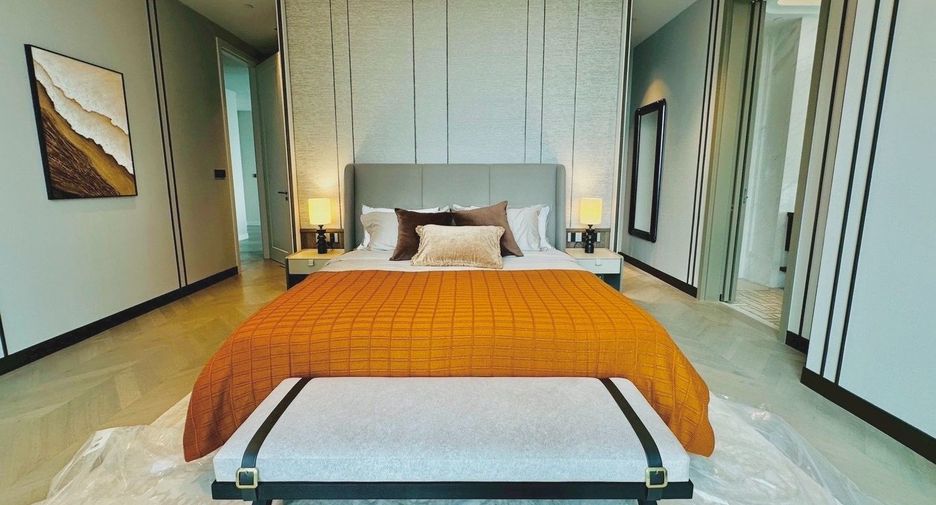 For rent 3 bedrooms condo in Sathon, Bangkok