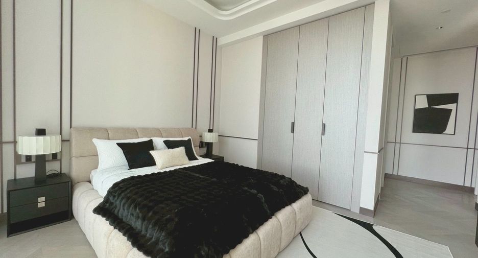 For rent 3 bedrooms condo in Sathon, Bangkok