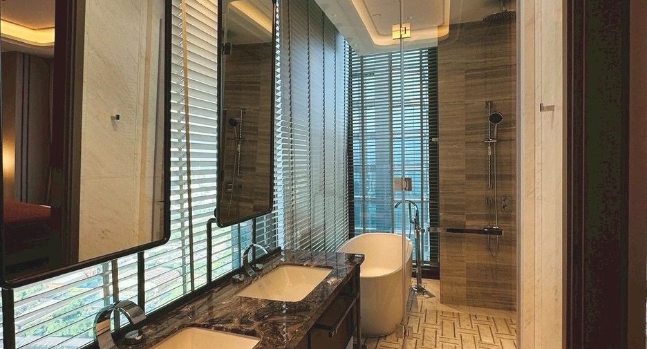 For rent 3 bedrooms condo in Sathon, Bangkok