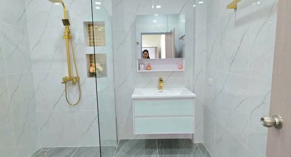 Villa zum Kauf mit 4 Zimmer in Bang Lamung, Chonburi