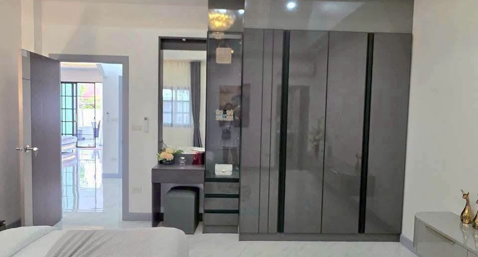 Villa zum Kauf mit 4 Zimmer in Bang Lamung, Chonburi