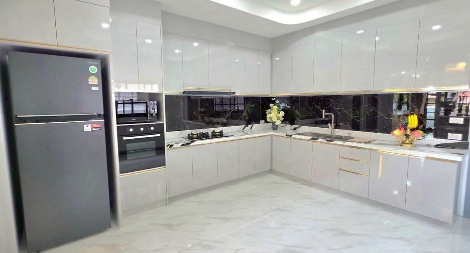 Villa zum Kauf mit 4 Zimmer in Bang Lamung, Chonburi