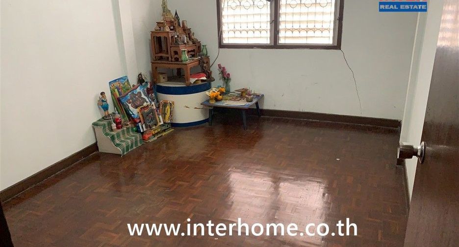 For sale 4 bedrooms townhouse in Bueng Kum, Bangkok