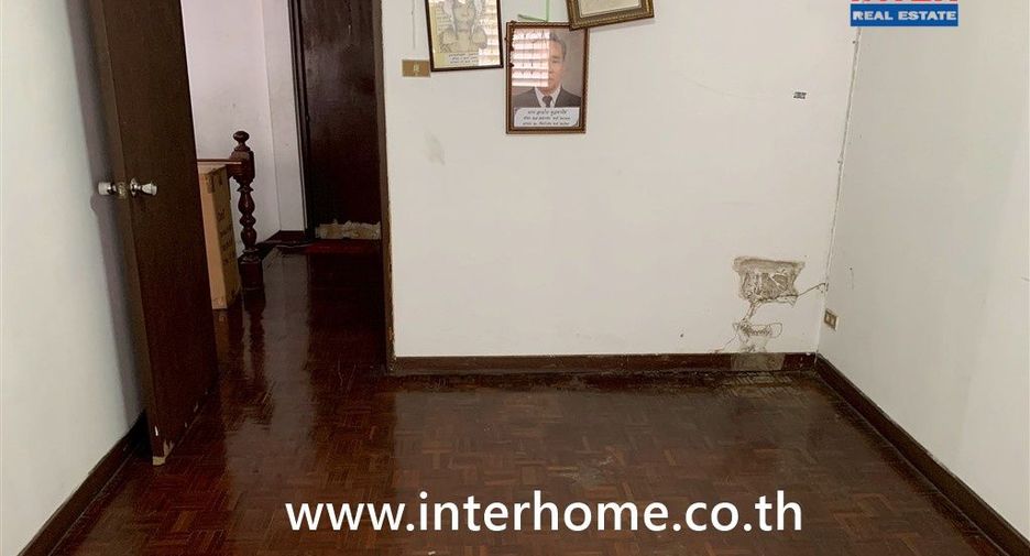 For sale 4 bedrooms townhouse in Bueng Kum, Bangkok