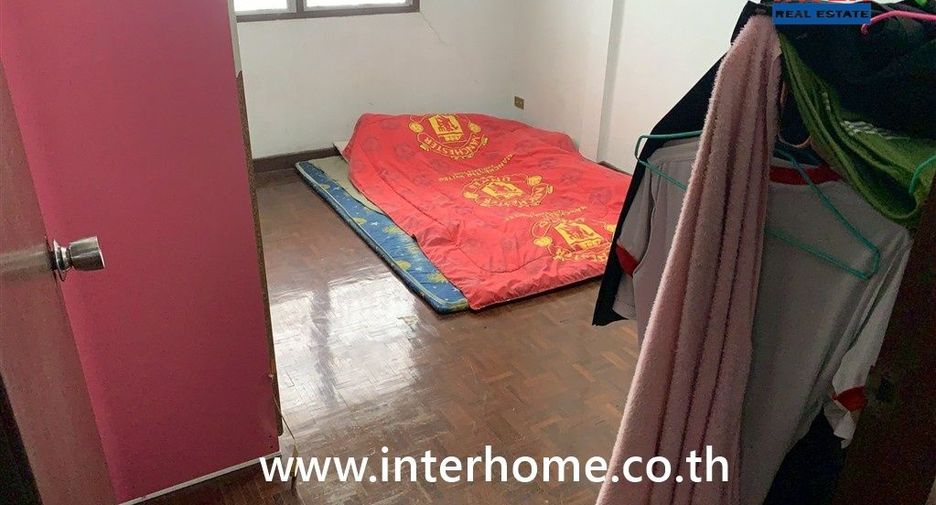 For sale 4 bedrooms townhouse in Bueng Kum, Bangkok