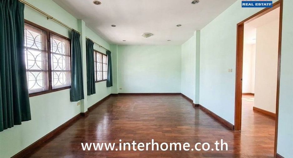 For sale 6 bedrooms townhouse in Bueng Kum, Bangkok