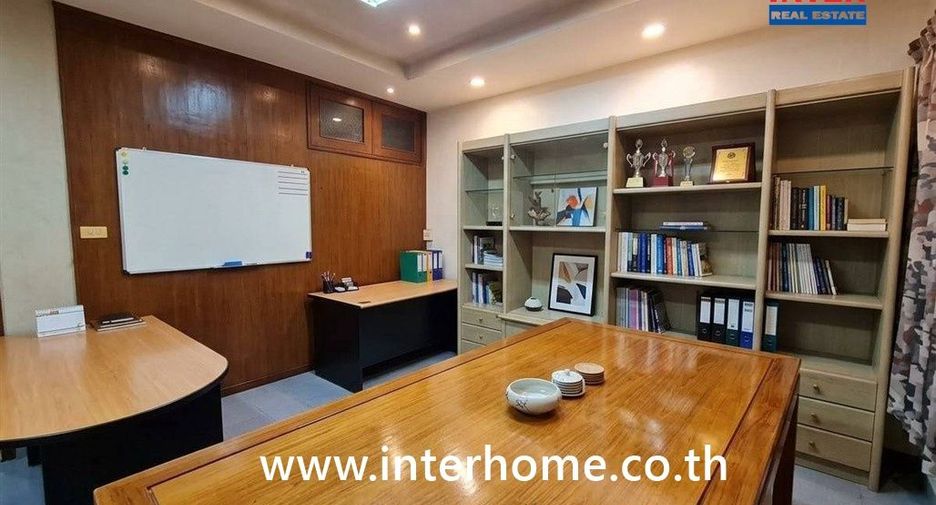 For sale 6 bedrooms townhouse in Bueng Kum, Bangkok