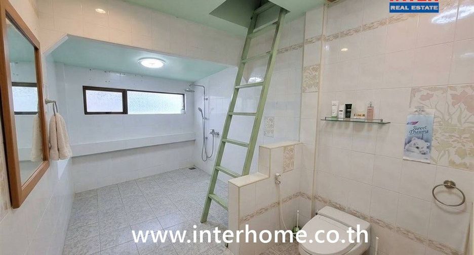 For sale 6 bedrooms townhouse in Bueng Kum, Bangkok