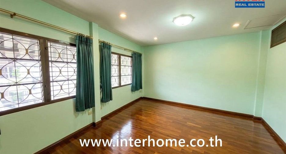 For sale 6 bedrooms townhouse in Bueng Kum, Bangkok