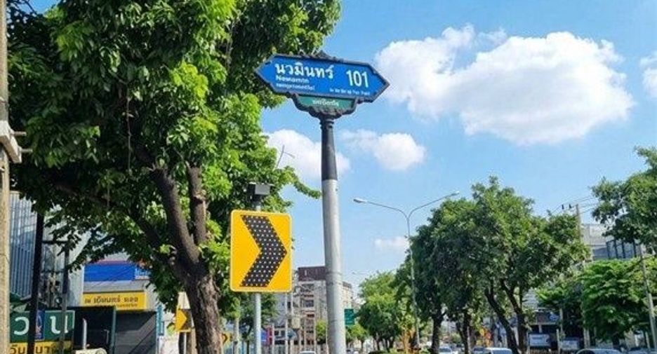 For sale 6 bedrooms townhouse in Bueng Kum, Bangkok