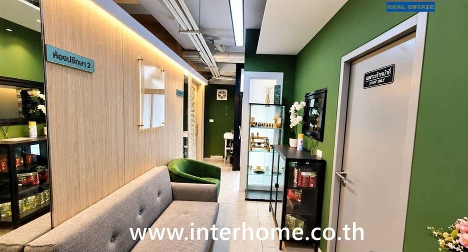 Продажа 10 спальни таунхаус в Банг Капи, Бангкок