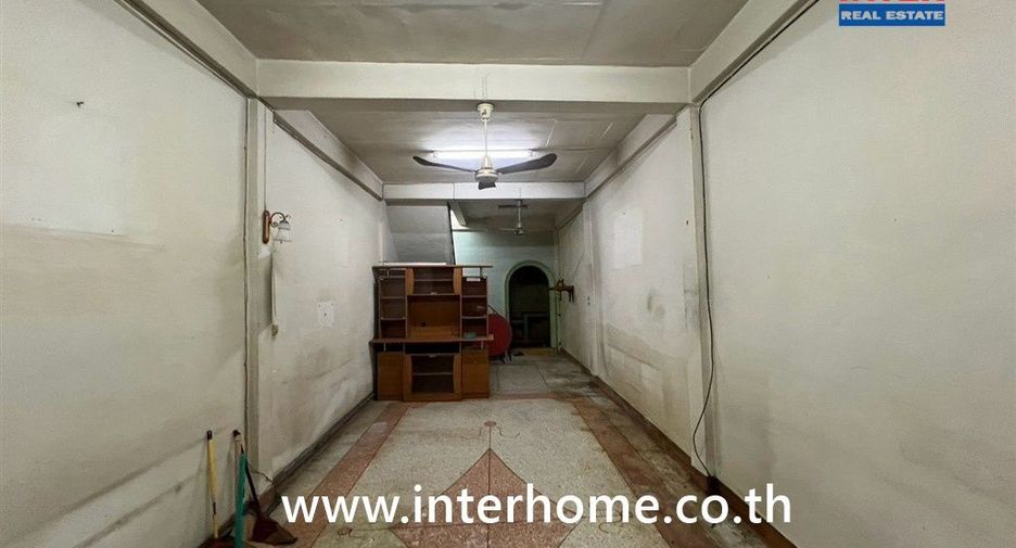 For sale 3 bedrooms retail Space in Yan Nawa, Bangkok