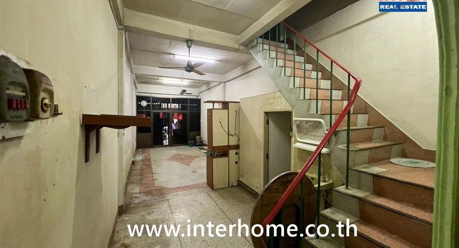 For sale 3 bedrooms retail Space in Yan Nawa, Bangkok