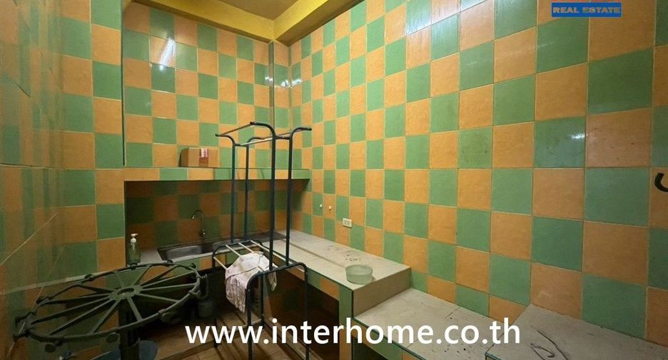 For sale 3 bedrooms retail Space in Yan Nawa, Bangkok