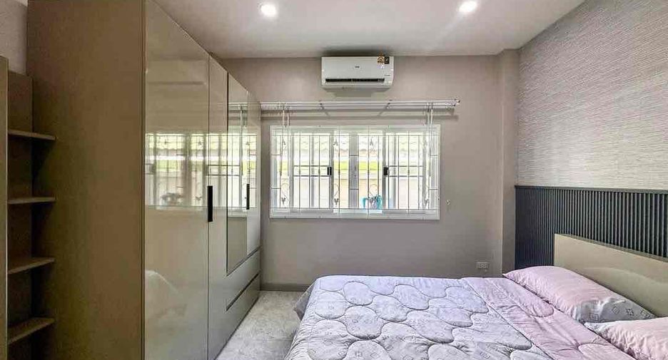 For rent 3 bedrooms villa in Bang Lamung, Chonburi