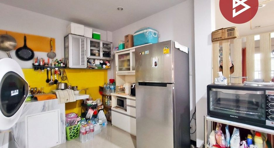 For sale 3 bedrooms townhouse in Mueang Samut Sakhon, Samut Sakhon