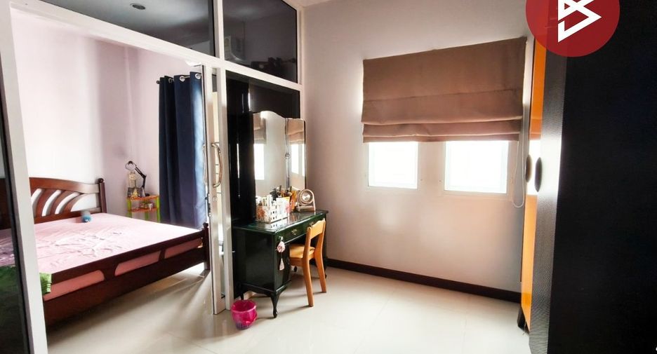 For sale 3 bedrooms townhouse in Mueang Samut Sakhon, Samut Sakhon