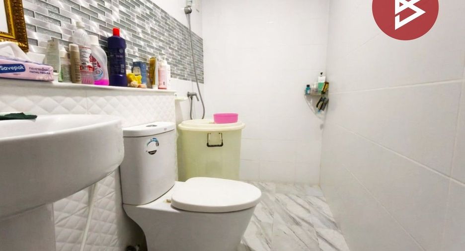 For sale 3 bedrooms townhouse in Mueang Samut Sakhon, Samut Sakhon
