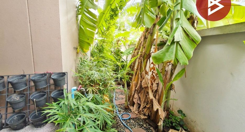For sale 3 bedrooms townhouse in Mueang Samut Sakhon, Samut Sakhon