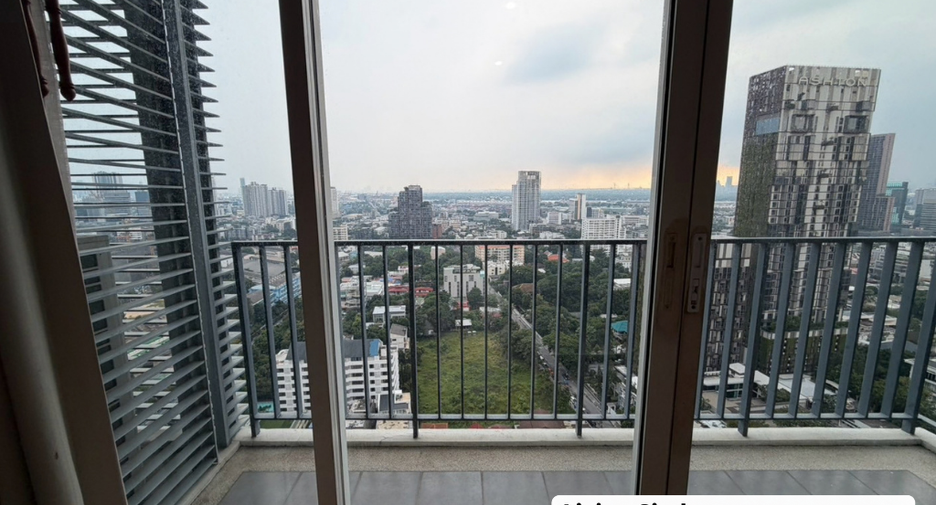 For sale 3 bedrooms condo in Khlong Toei, Bangkok