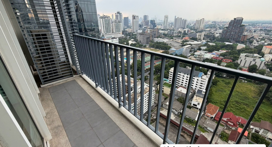 For sale 3 bedrooms condo in Khlong Toei, Bangkok