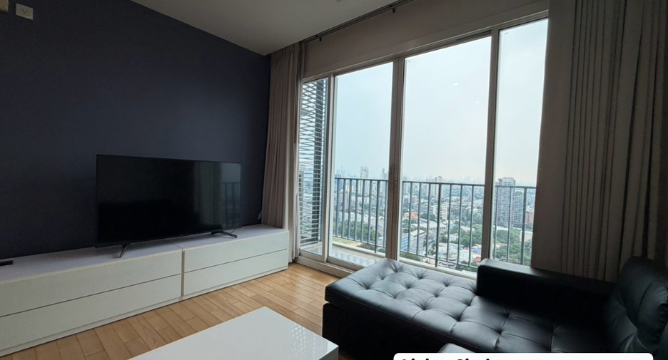 For sale 3 bedrooms condo in Khlong Toei, Bangkok