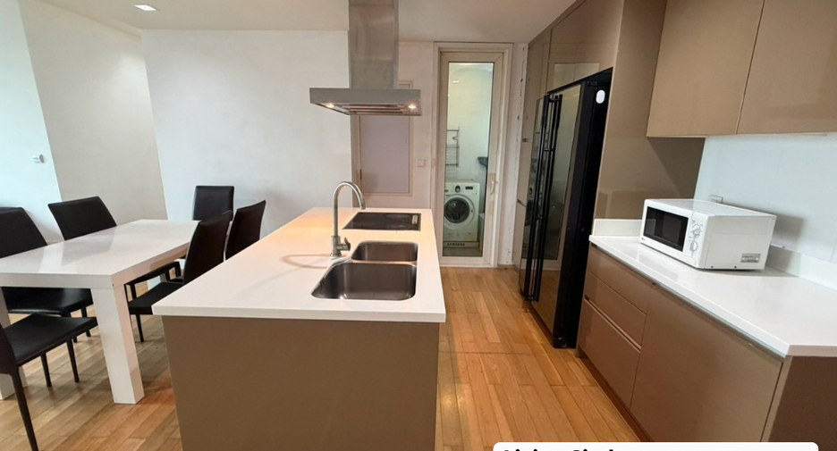 For sale 3 bedrooms condo in Khlong Toei, Bangkok