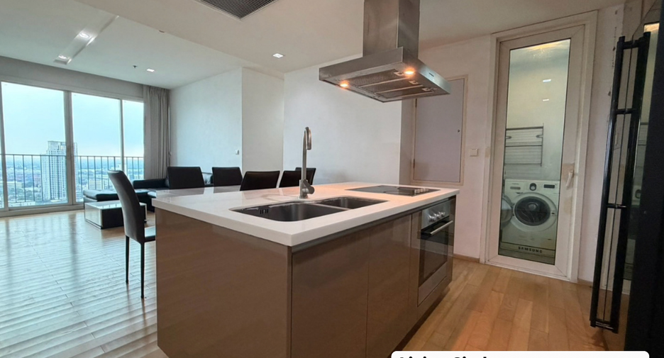 For sale 3 bedrooms condo in Khlong Toei, Bangkok